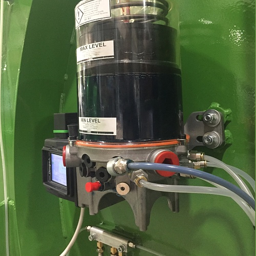 Automatic bearing lubrication system for the baler